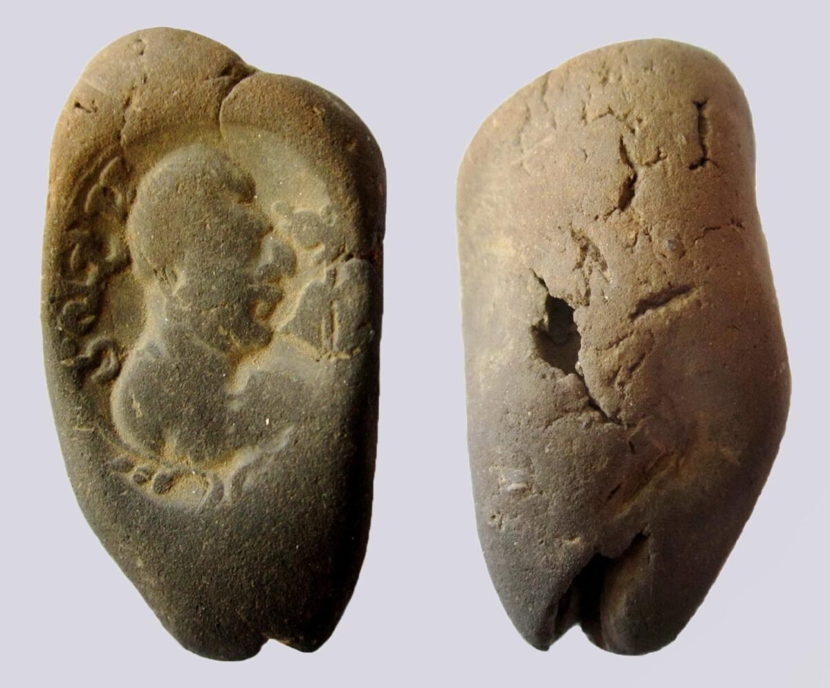 Bactrian Inscriptions Hunnic/Alkhan clay sealing, with Brahmi inscription - BACTRIANUMIS ...