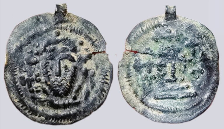 Central Asia / Silk Road, hunnic AE pendant in Byzantine style