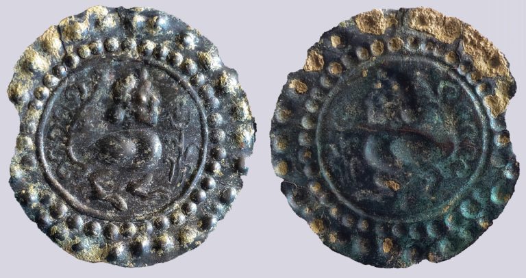 Central Asia, Silk Road, AE bracteate in Hunnic style - Image 1
