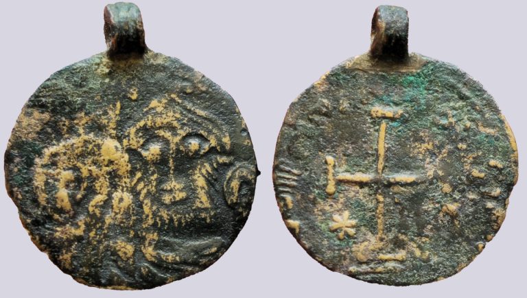 Central Asia / Silk Road, hunnic AE pendant in Byzantine style - Image 1