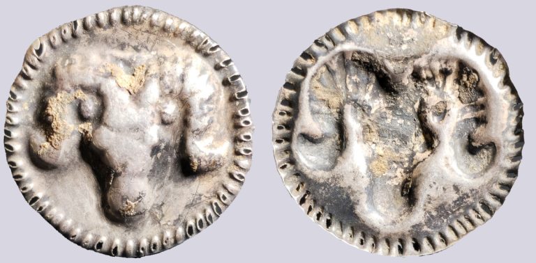 Central Asia, Silk Road, AR bracteate in Hunnic style - Image 1