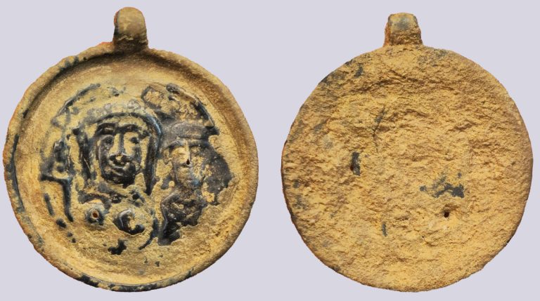 Central Asia / Silk Road, hunnic AE pendant in Byzantine style - Image 1