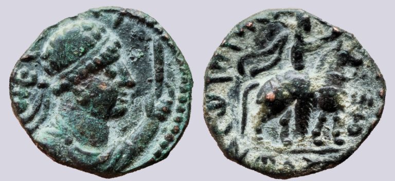 Kushans, AE tetradrachm, Vima Taktho / Soter Megas - Image 1