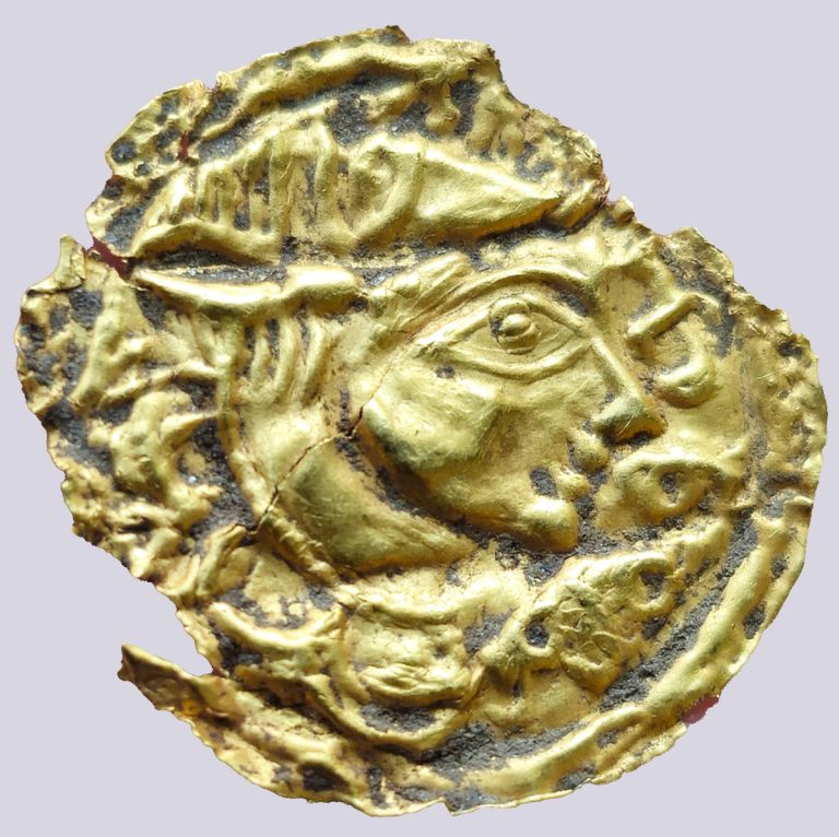 Iranian Huns, AV bracteate of Western Turk style - Image 1